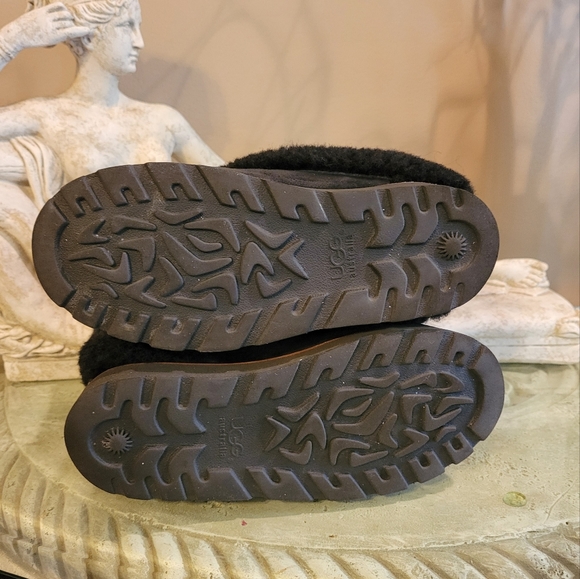 Ugg Maylin Boots in black. Size 5 #119 - Picture 10 of 14